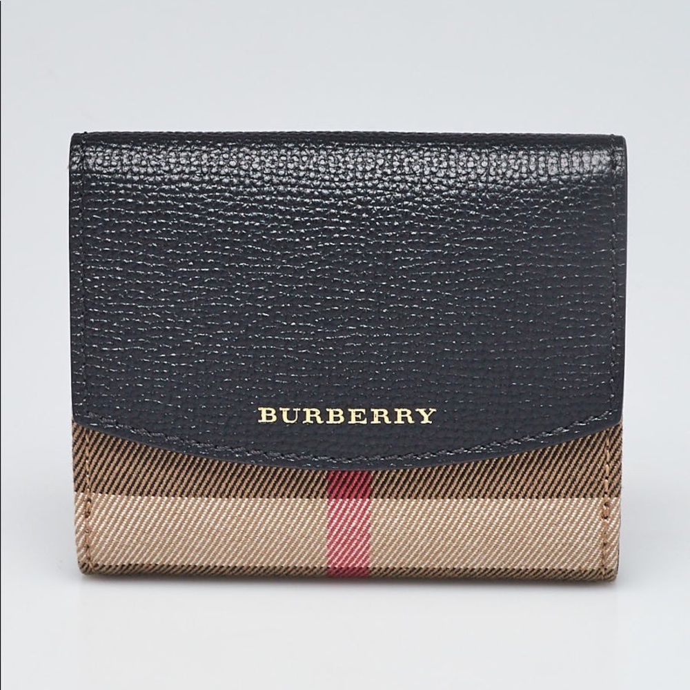 ✨AUTHENTIC BURBERRY SMALL WALLET✨